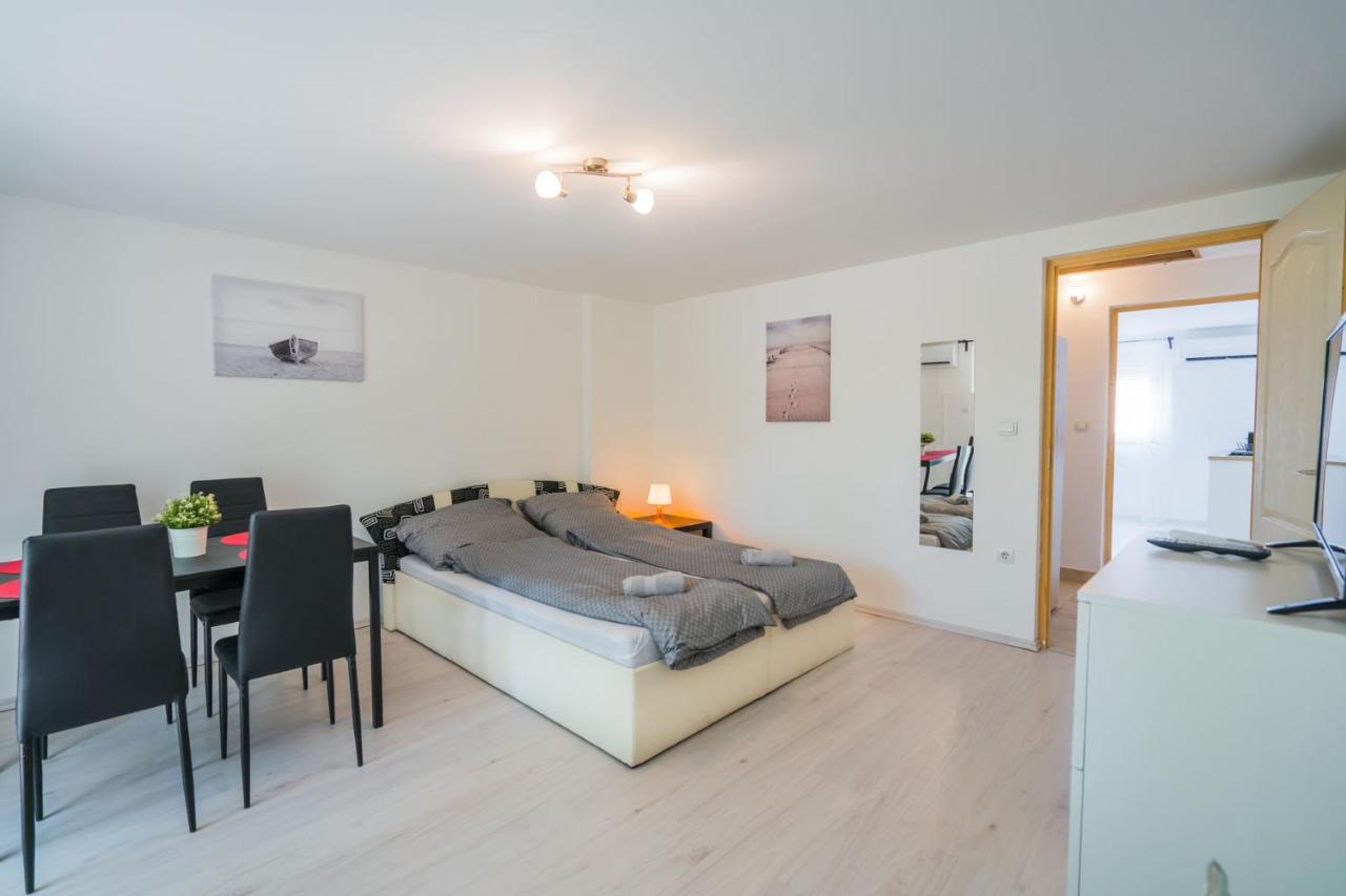 Zigzag Apartman Siófok Buitenkant foto